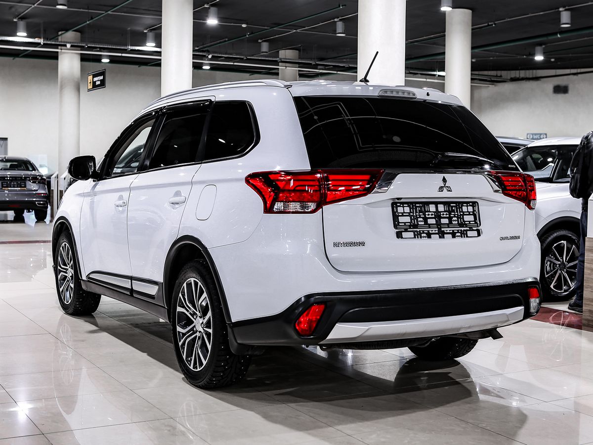 Купить Outlander с пробегом